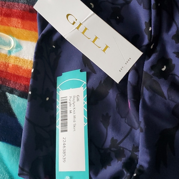 Skirt - Picture 3 of 4